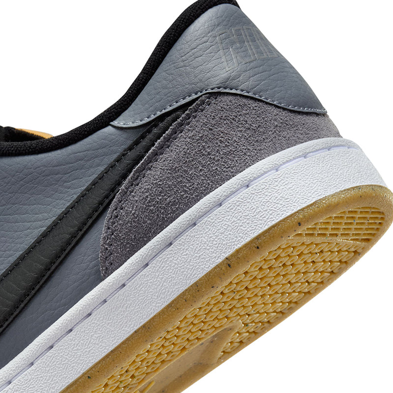 Nike Men's SB FC Classic Skate Shoes