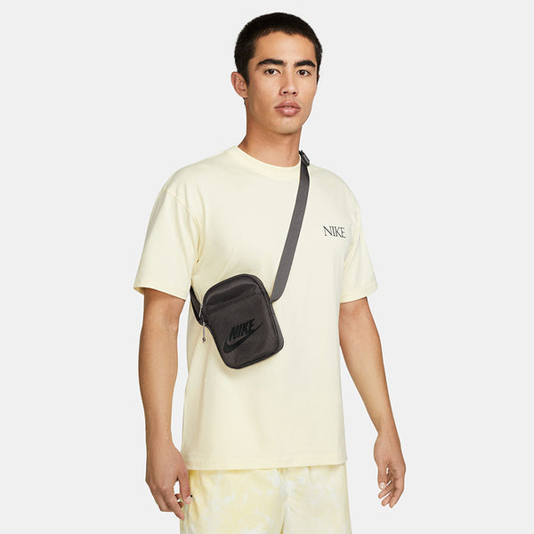 Nike Unisex Heritage Crossbody Bag (Small, 1L)