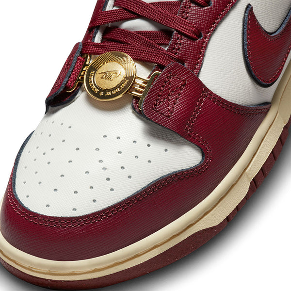 Nike Women's Dunk Low SE