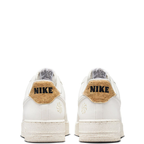 Nike Men's Air Force 1 '07 LV8