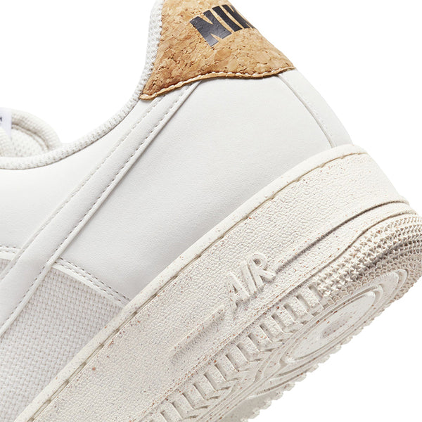 Nike Men's Air Force 1 '07 LV8