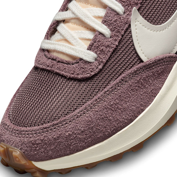 Nike Women's Waffle Debut Vintage