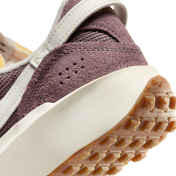 Nike Women's Waffle Debut Vintage
