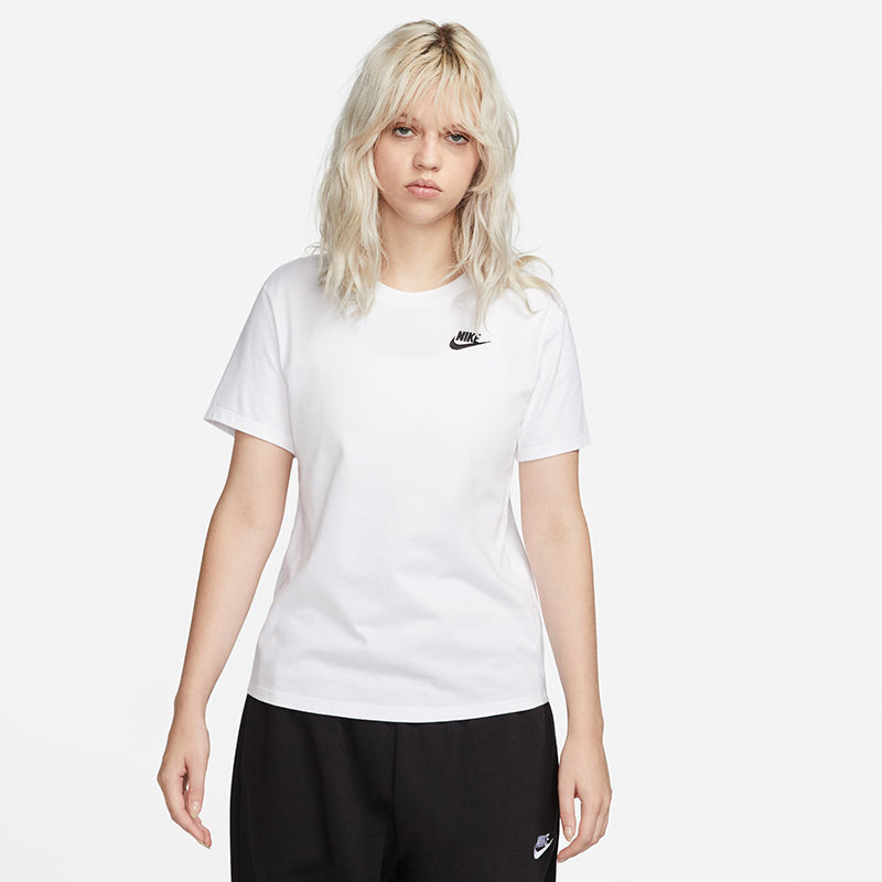 Nike Women's Sportswear Club Essentials T-Shirt