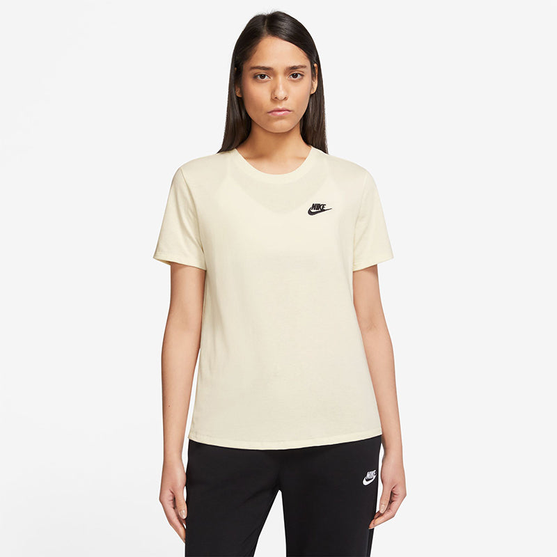 Nike Women's Sportswear Club Essentials T-Shirt