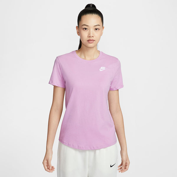 Nike Women's Sportswear Club Essentials T-Shirt