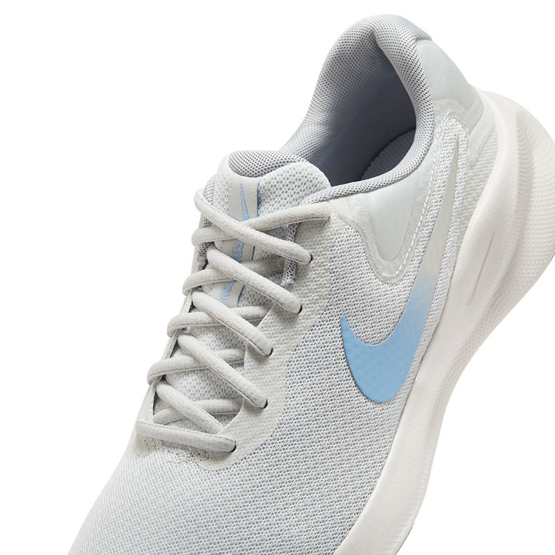 Nike Women's Revolution 7