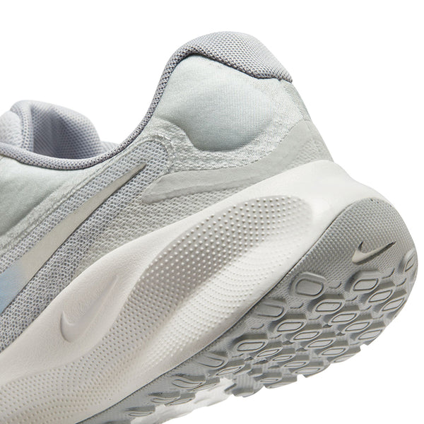 Nike Women's Revolution 7