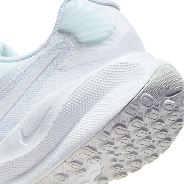 Nike Women's Revolution 7