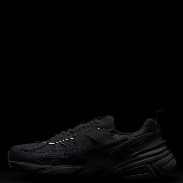 Nike Women's V2k Run