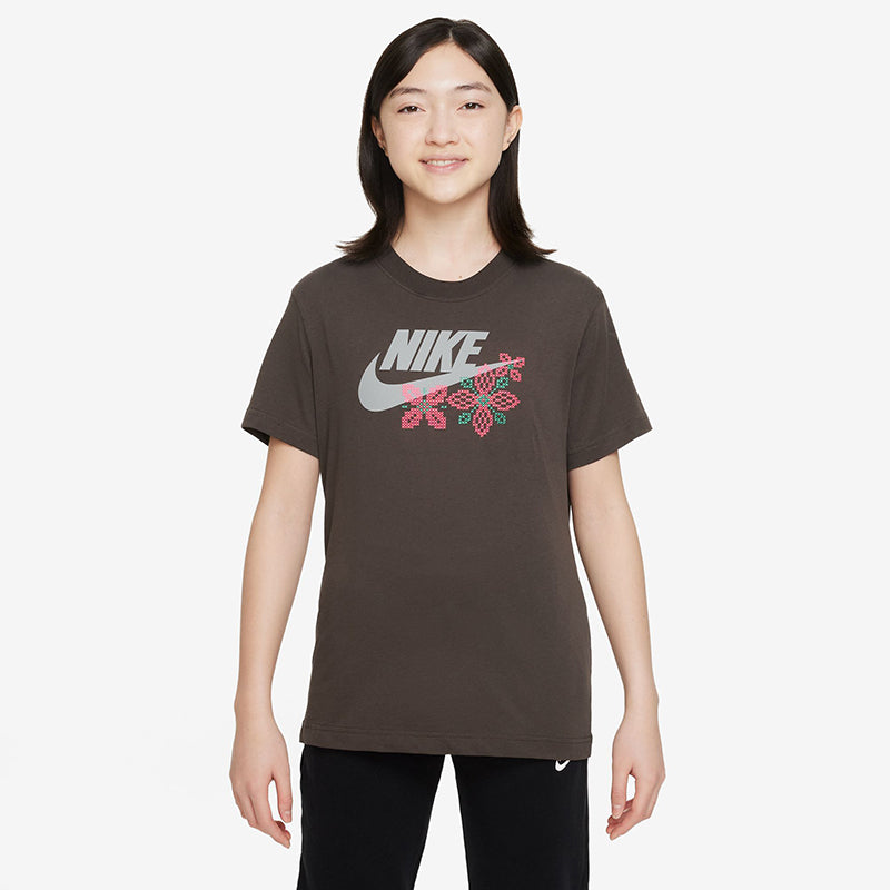 Nike Girl's Sportswear T-Shirt (Big Kid's)