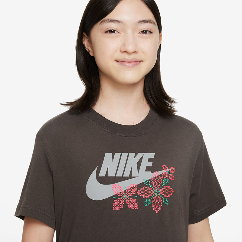 Nike Girl's Sportswear T-Shirt (Big Kid's)