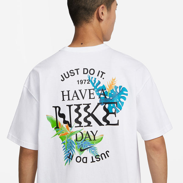 Nike Men's Sportswear Premium Essentials Pocket T-Shirt