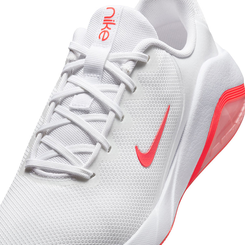 Nike Women's Bella 7