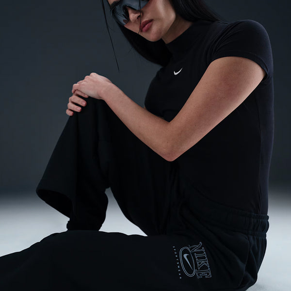 Nike Women's Sportswear Club Fleece Mid-Rise-Wide Leg Graphic Pants
