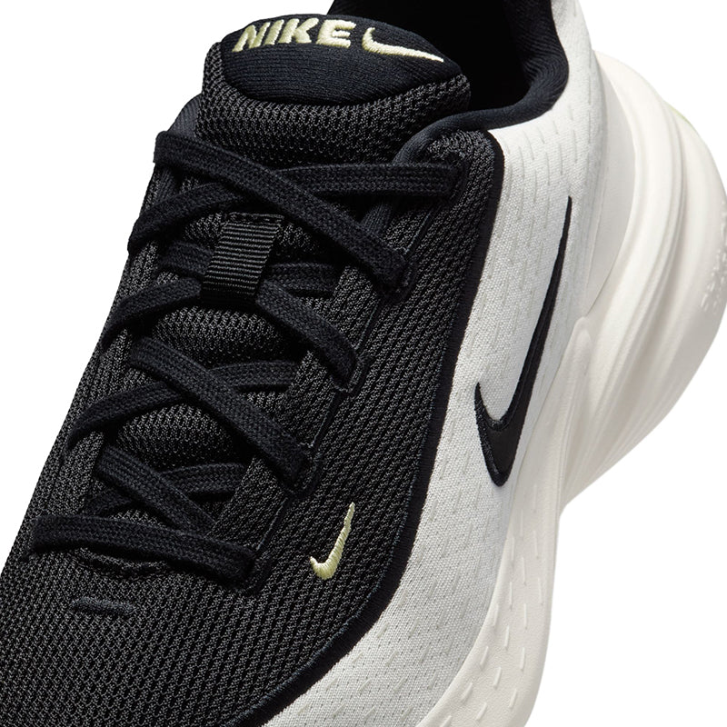 Nike Women's Uplift SC