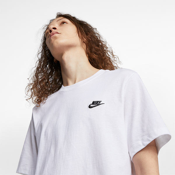 Nike Men's Sportswear Club T-Shirt.