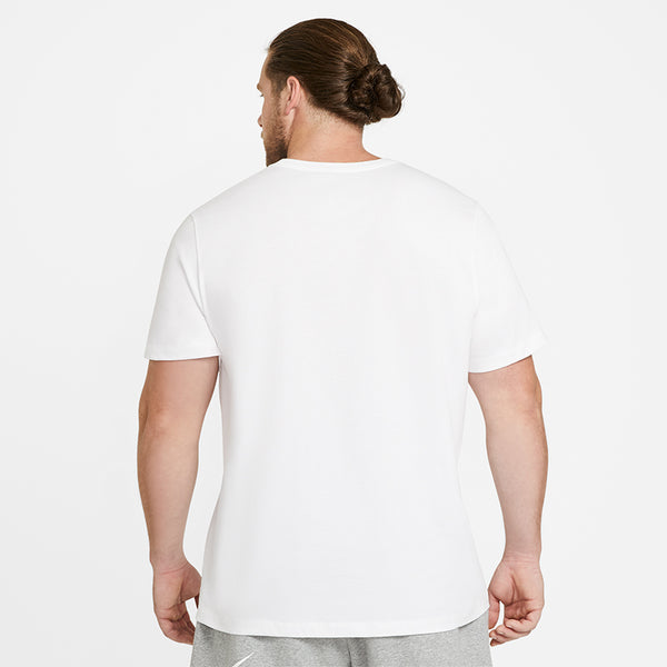 Nike Men's Sportswear Club T-Shirt.