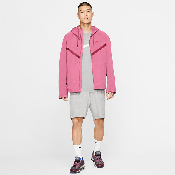 Nike Men's Sportswear Club.