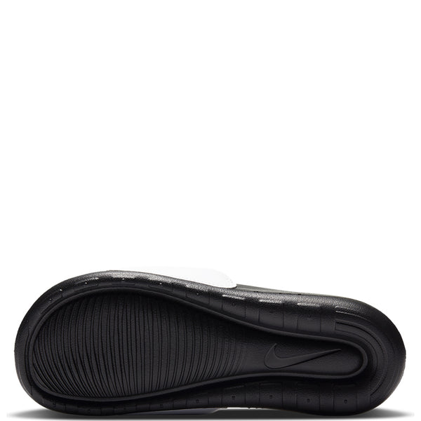 Nike Women's Victori One.