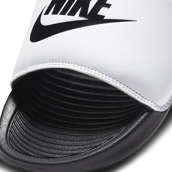 Nike Women's Victori One.