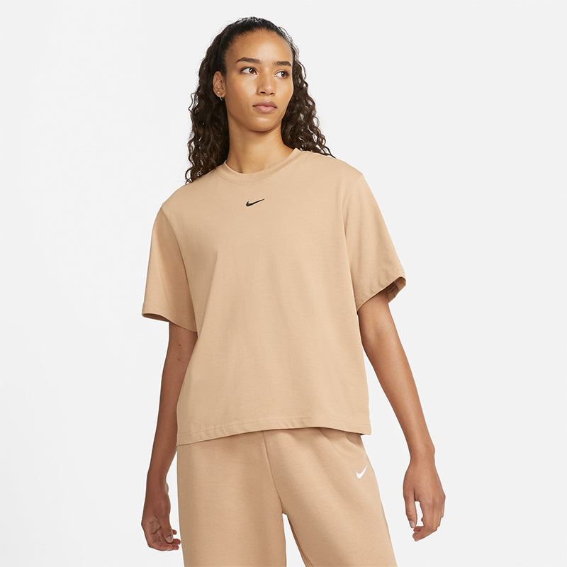 Nike Women's Sportswear Essential Boxy T-Shirt.