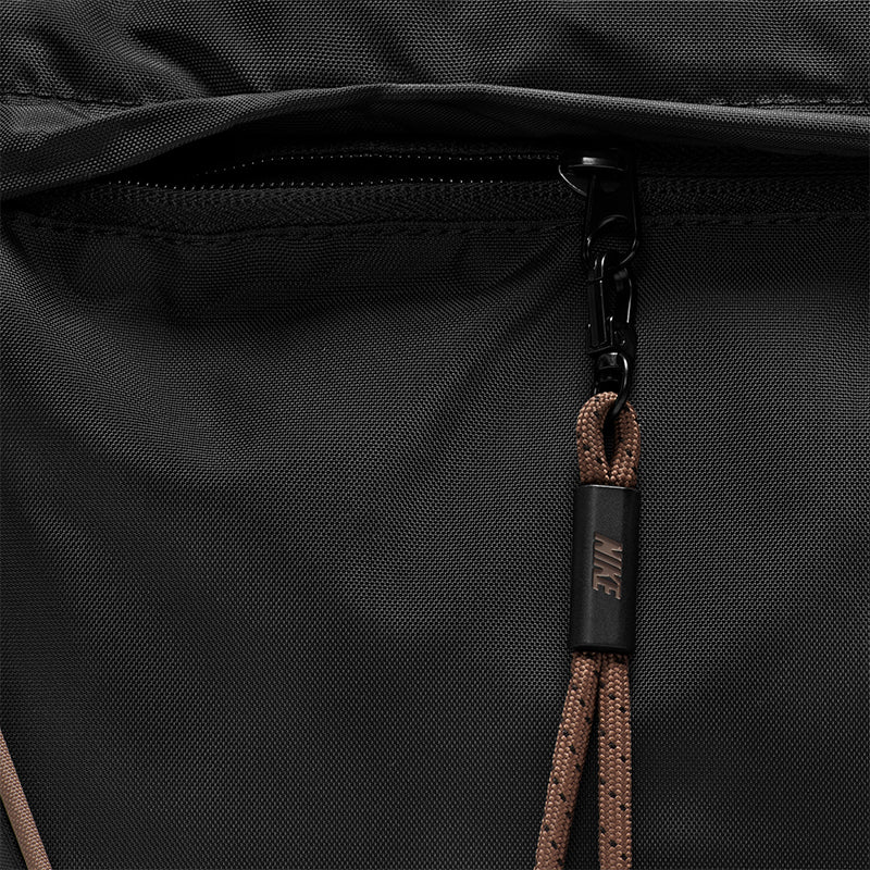 Nike Unisex Sporstwear Essentials Tote Bag (26L).