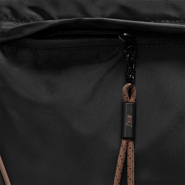 Nike Unisex Sporstwear Essentials Tote Bag (26L).