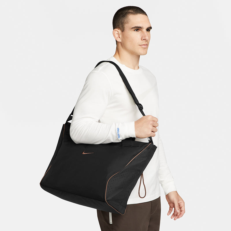 Nike Unisex Sporstwear Essentials Tote Bag (26L).