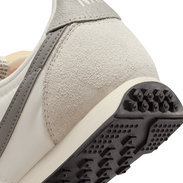Nike Men's Waffle Trainer 2 SE.