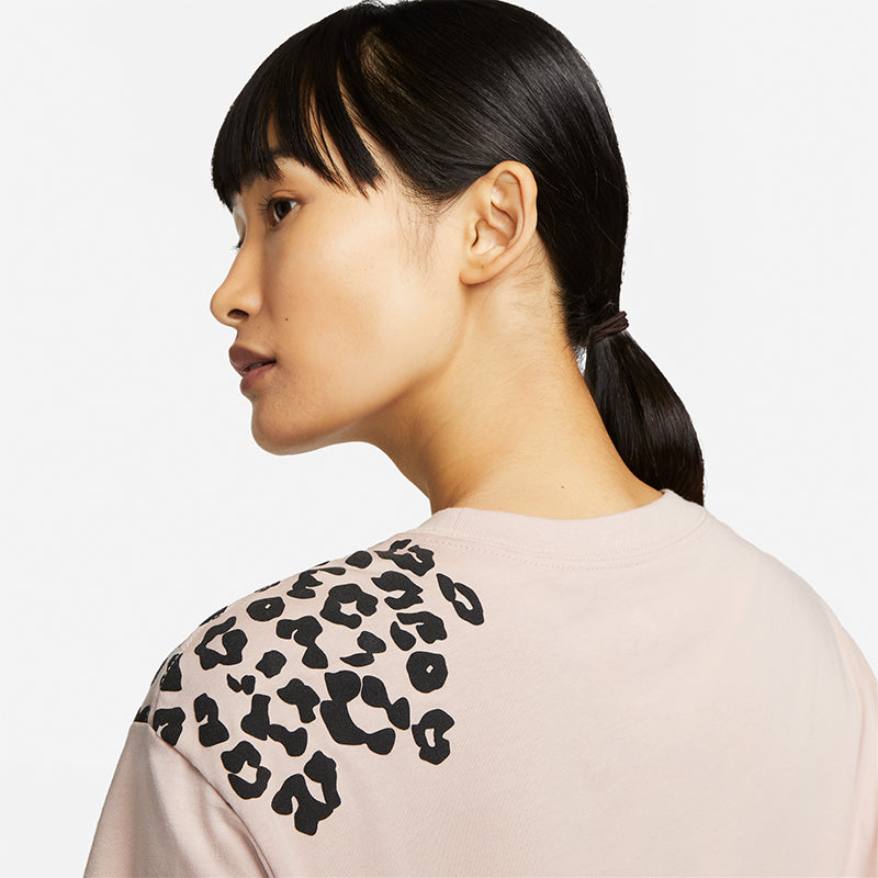 Nike Women's Sportswear Boyfriend Fit T-Shirt.