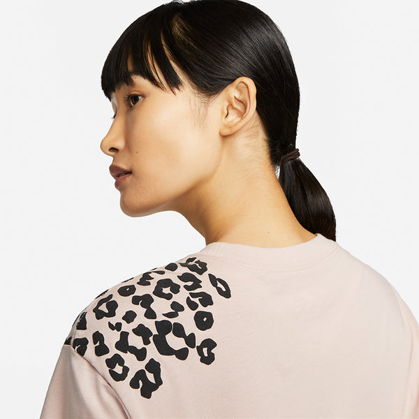 Nike Women's Sportswear Boyfriend Fit T-Shirt.