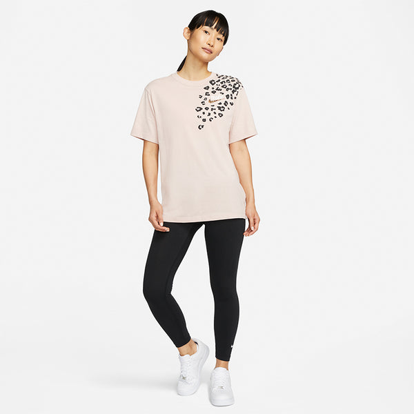 Nike Women's Sportswear Boyfriend Fit T-Shirt.