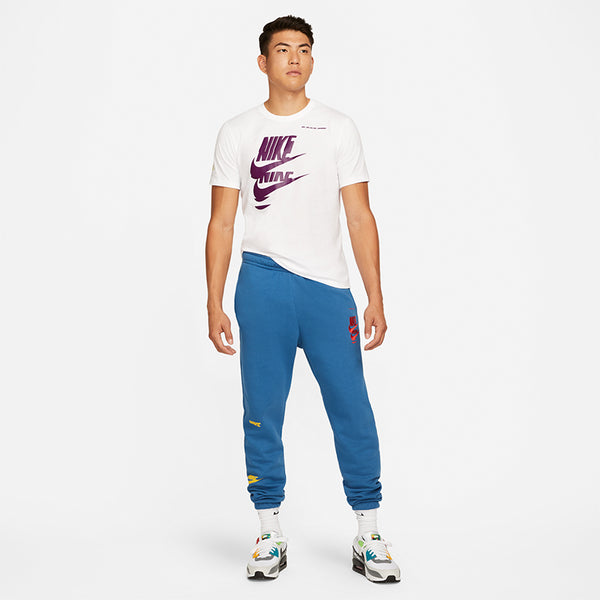 Nike Men's Sportswear Sport Essentials T-Shirt.