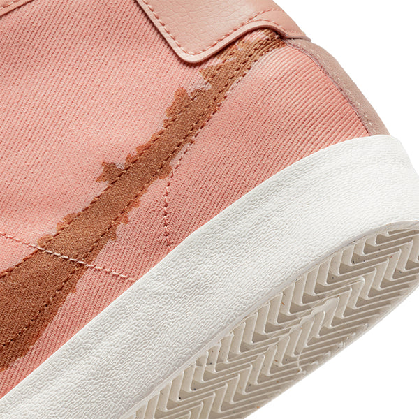 Nike Men's SB Blazer Court Mid Premium Skate Shoes.