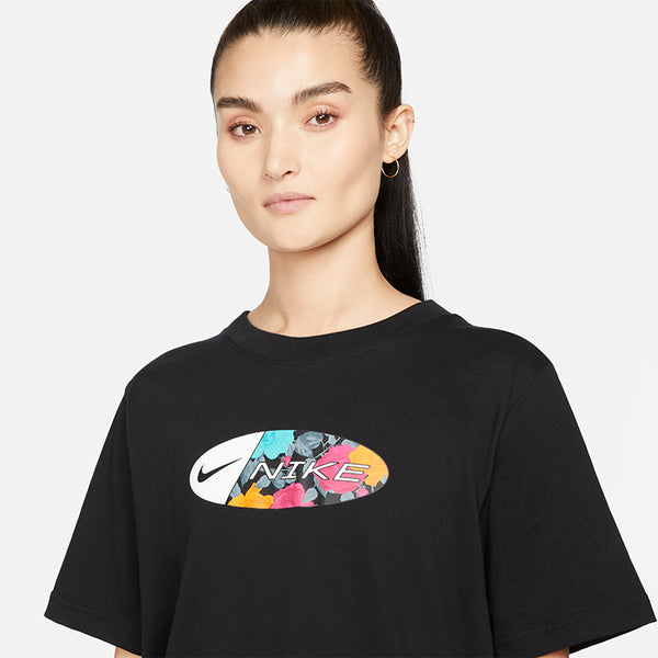 Nike Women's Icon Clash Boxy T-Shirt.