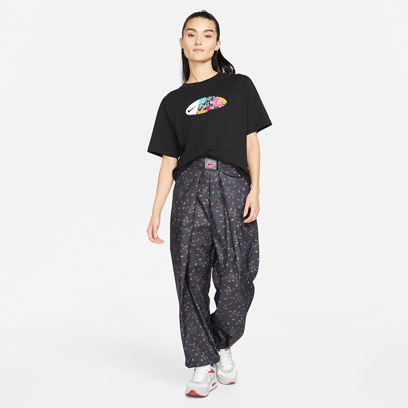 Nike Women's Icon Clash Boxy T-Shirt.