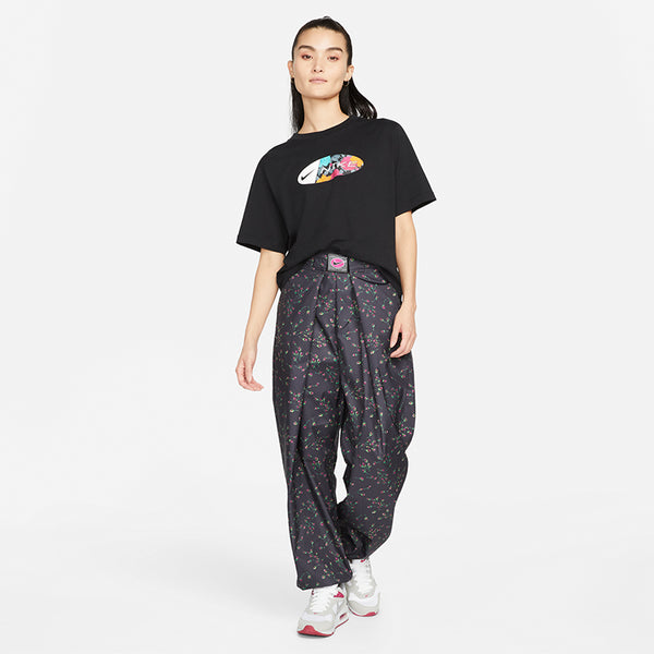 Nike Women's Icon Clash Boxy T-Shirt.