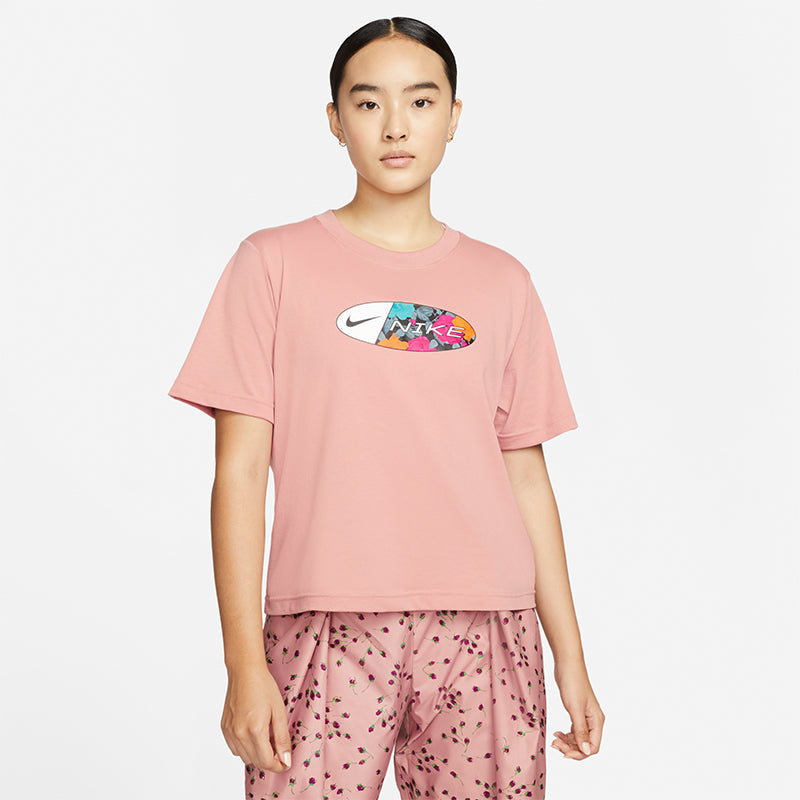 Nike Women's Icon Clash Boxy T-Shirt.