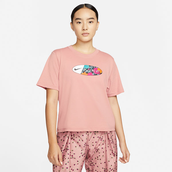 Nike Women's Icon Clash Boxy T-Shirt.