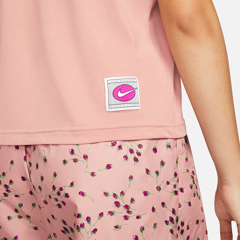 Nike Women's Icon Clash Boxy T-Shirt.