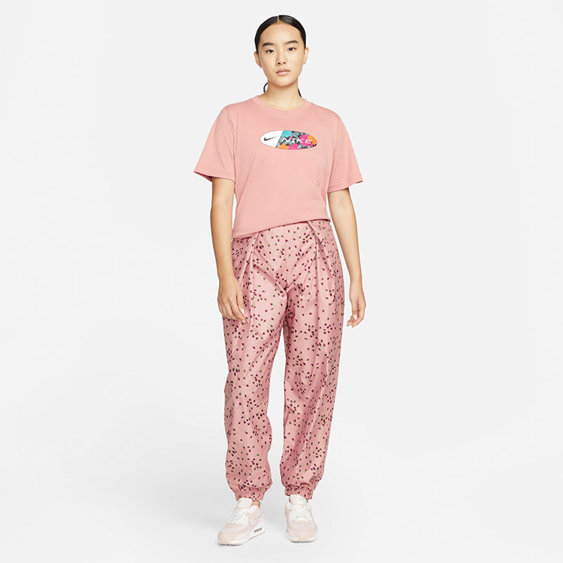 Nike Women's Icon Clash Boxy T-Shirt.