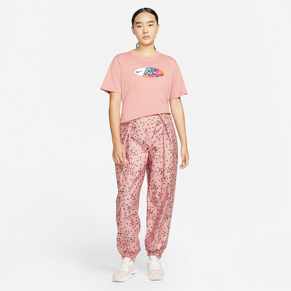 Nike Women's Icon Clash Boxy T-Shirt.