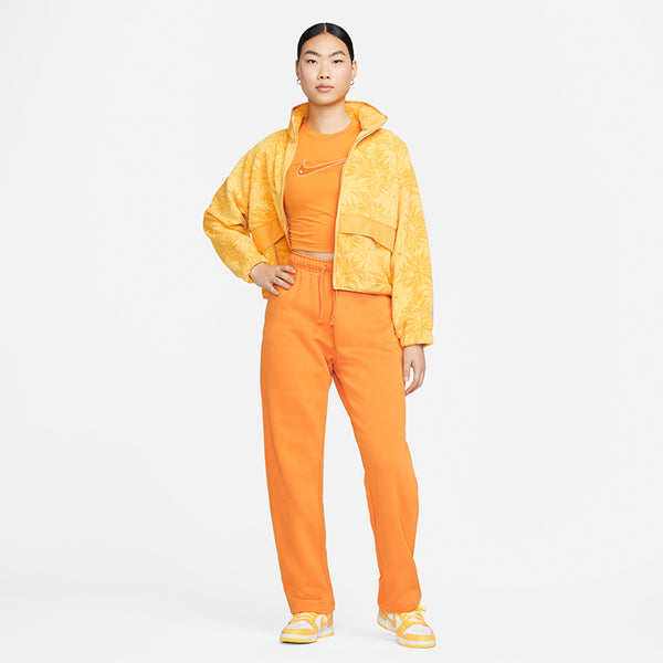 Nike Women's Sportswear Cropped T-Shirt.