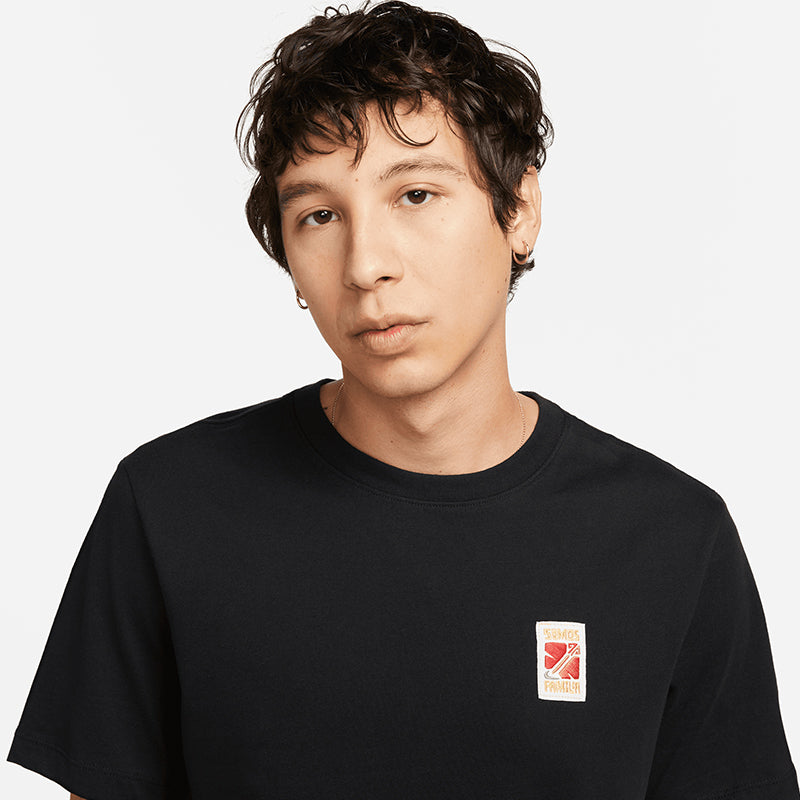 Nike Men's Sportswear Somos Familia T-Shirt