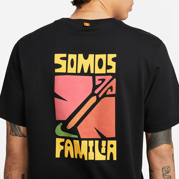 Nike Men's Sportswear Somos Familia T-Shirt
