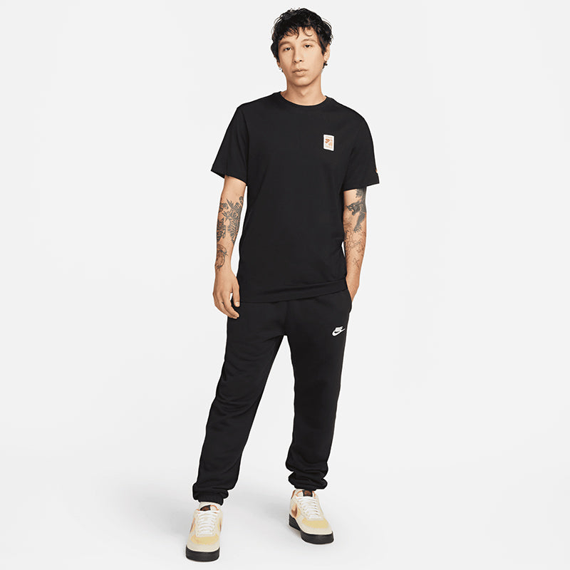 Nike Men's Sportswear Somos Familia T-Shirt