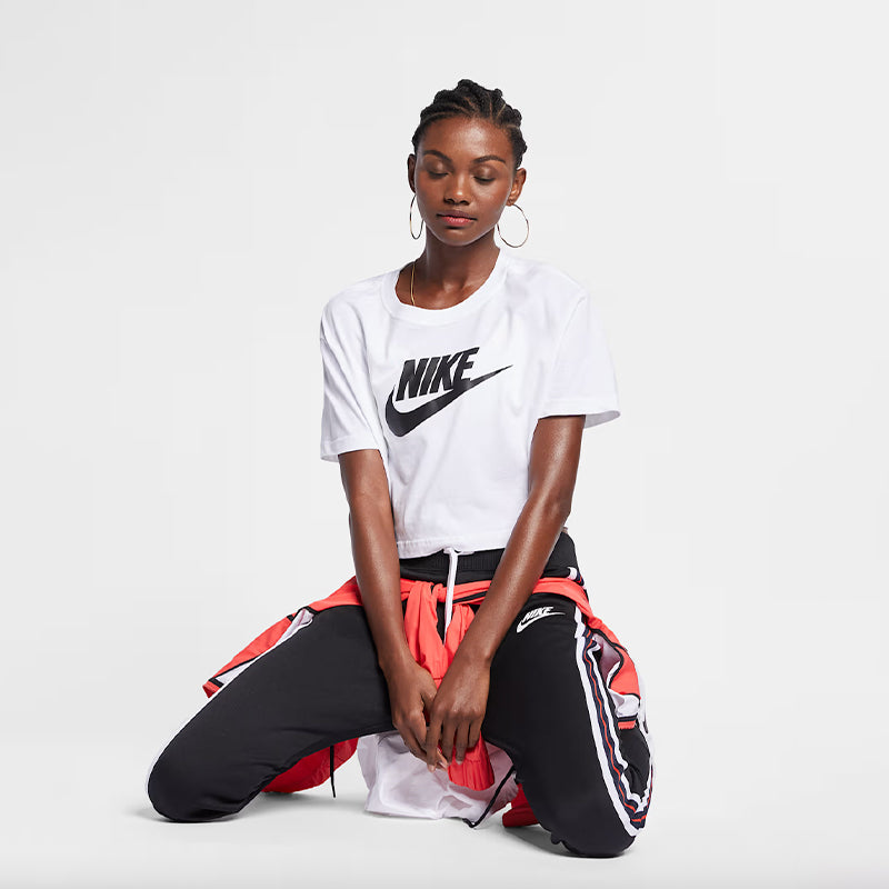 Nike Women's Sportswear Essential Cropped T-Shirt
