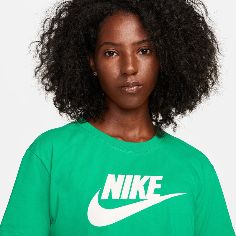 Nike Women's Sportswear Essential Cropped T-Shirt