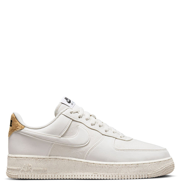 Nike Men's Air Force 1 '07 LV8